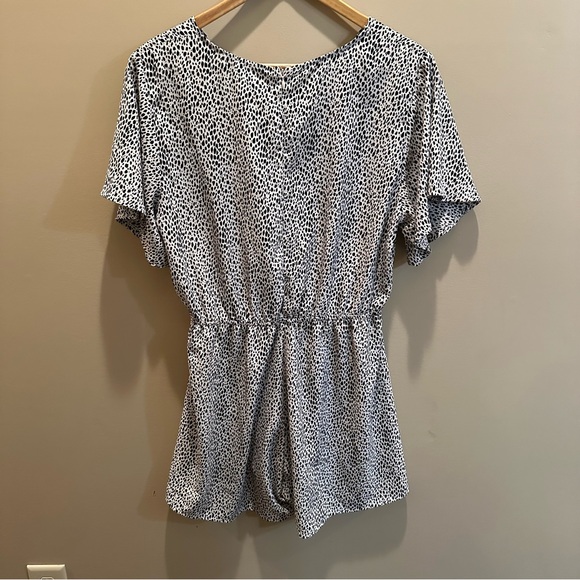 Umgee Women's Black and White Patterned Romper - Picture 4 of 4